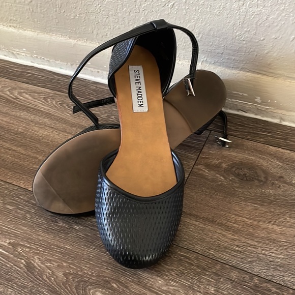 Steve Madden, Ankle Strapped Flats, Size 7, Black - Picture 3 of 4